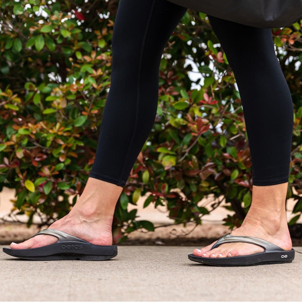OOFOS Oolala Luxe Recovery Women’s Flip-flop/Sandals - Picture 2 of 10